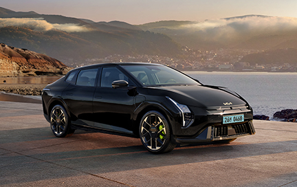 The Kia EV4 GT 전면 디자인